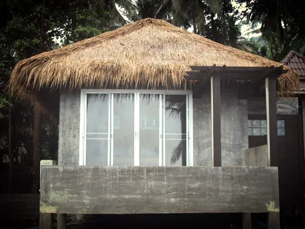 Thatched Front Sea View bungalow with wide windows